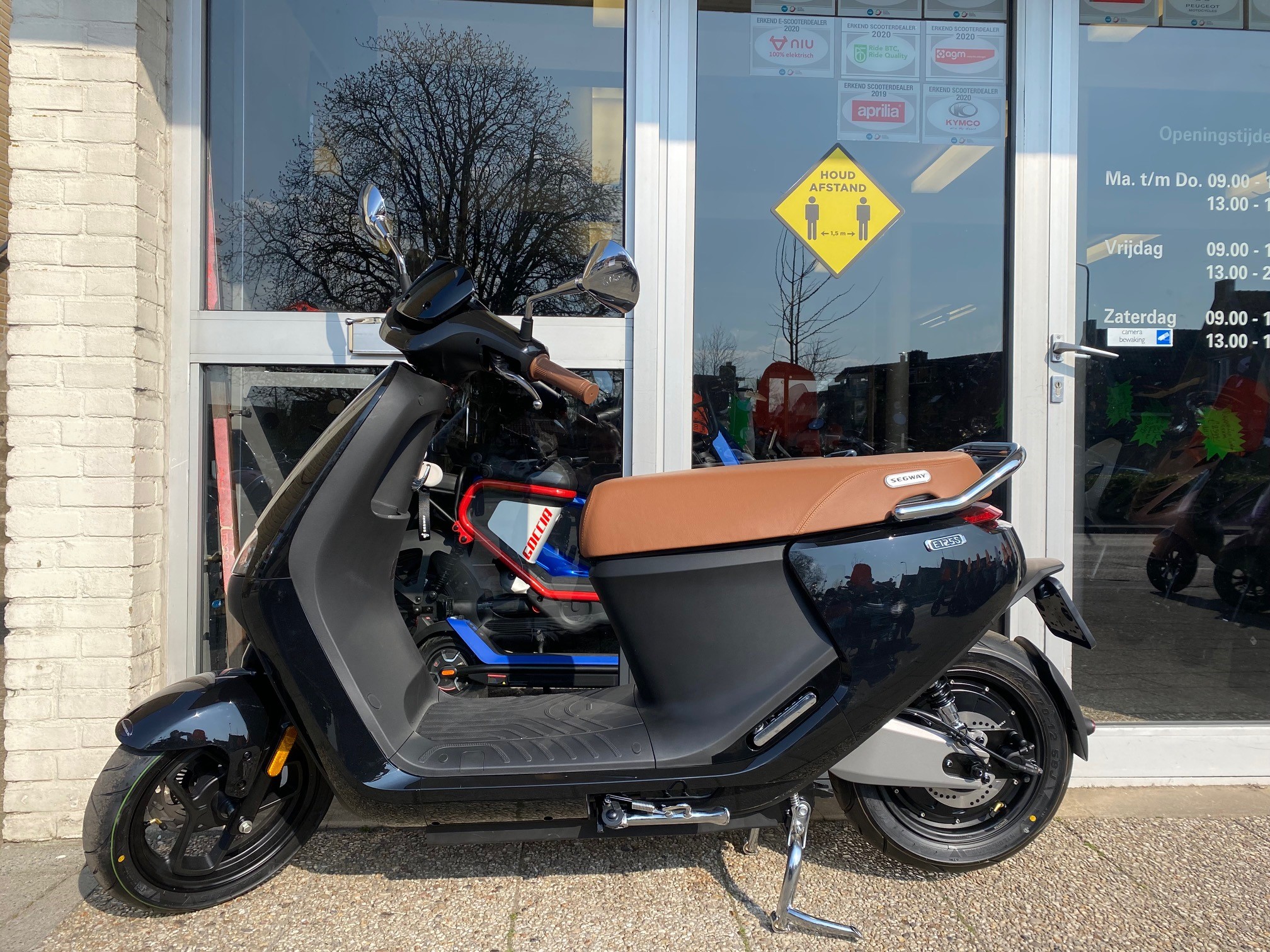 Segway E125S | Dubbele Accu | Phantom Black | 25KM | Elektrische Scooter
